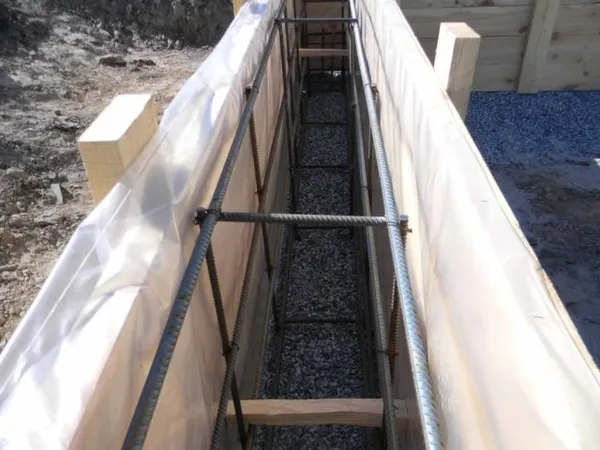 Он заключается в придании бетону вспомогательного укрепления при помощи добавления связанной между собой арматуры