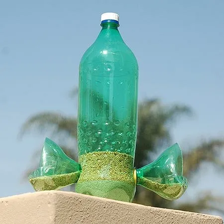 Кормушка для птиц из бутылки своими руками: 7 идей с пошаговыми инструкциями