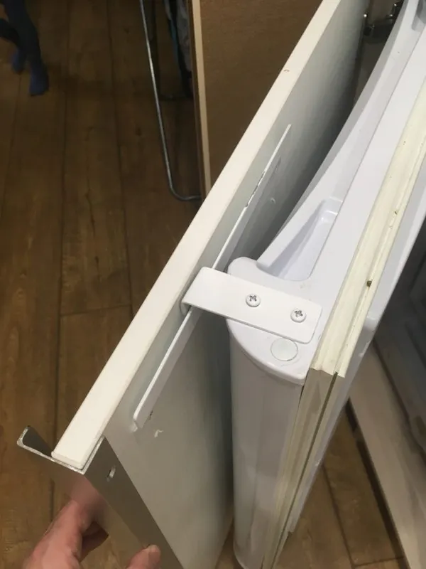 фиксация фасада холодильника