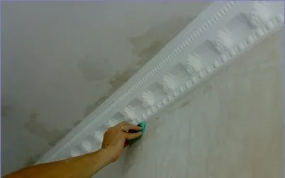  Покраска потолочного плинтуса из пенопласта: пошаговая инструкция 