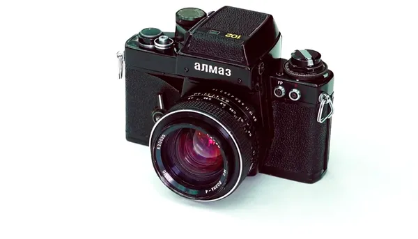 Советский фотоаппарат «Алмаз-102»