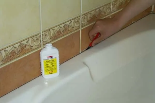 как убрать силиконовый герметик с акриловой ванны специальными средствами