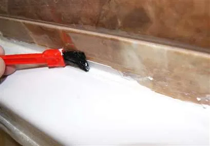 Особенности чистки ванны от силикона