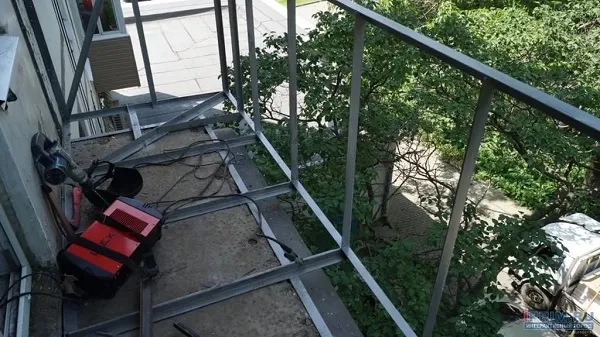 фото: расширить балкон по основанию плиты