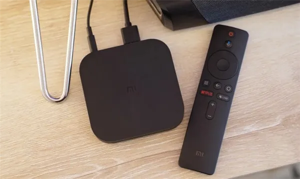 Mi TV Stick или Mi Box S. Mi TV Box S — это улучшенная версия Mi TV Stick с поддержкой 4K. Фото.