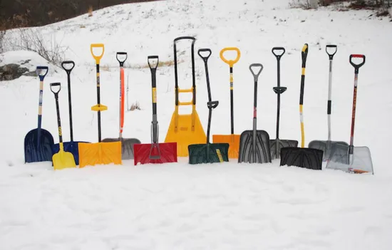 Основные типы лопат для уборки снега
