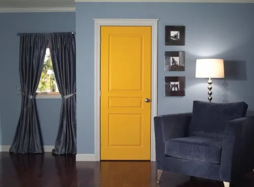Крашеные двери в интерьере