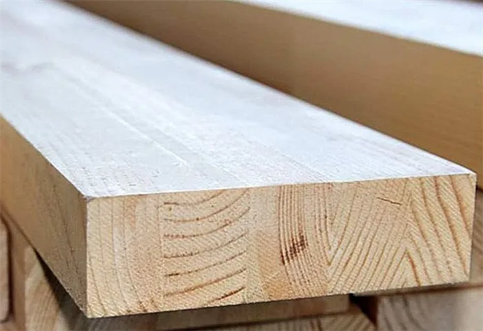 Для изготовления деревянного стола необходимо брать сухую и чистую древесину без дефектов