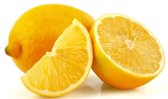 Для обработки достаточно четверти или половинки лимона