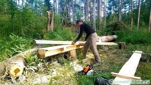Распиливаем деревянные балки