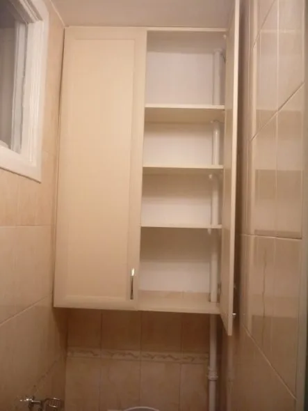 Шкаф встроенный в туалет