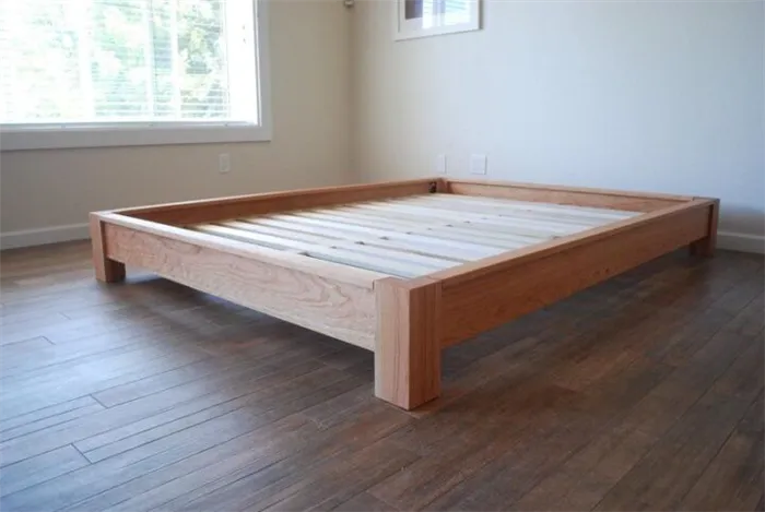 Каркас двуспальной деревянной кровати, сделанный своими руками