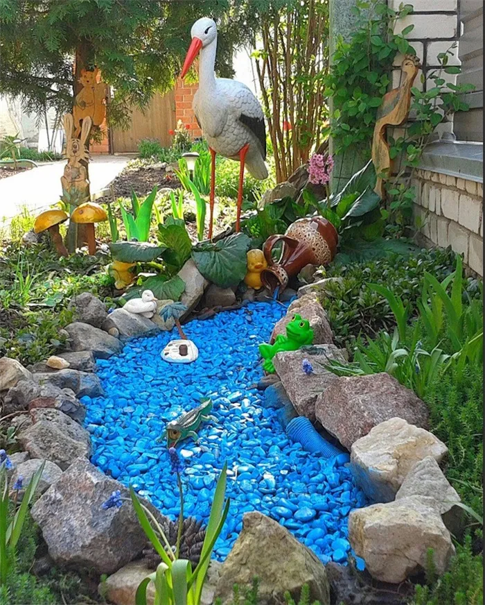 изображение имитации бассейна из цветного щебня