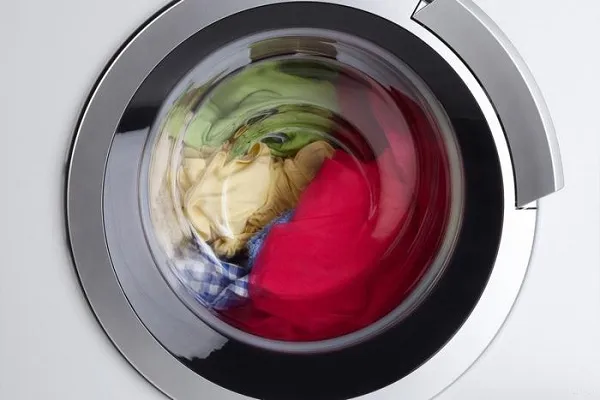 Что делать, если в стиральной машине стучит барабан