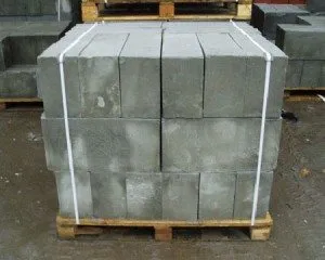 Куб шлакоблока, упакованный для продажи