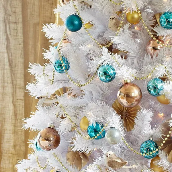 white-christmas-tree-beautiful-decoration