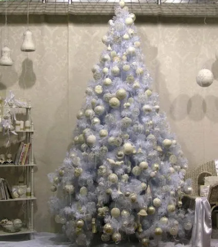 white-christmas-tree-beautiful-decoration5-3