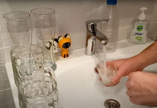 Мытьё стаканов.