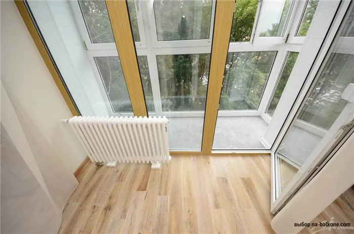 вид французского балкона изнутри квартиры