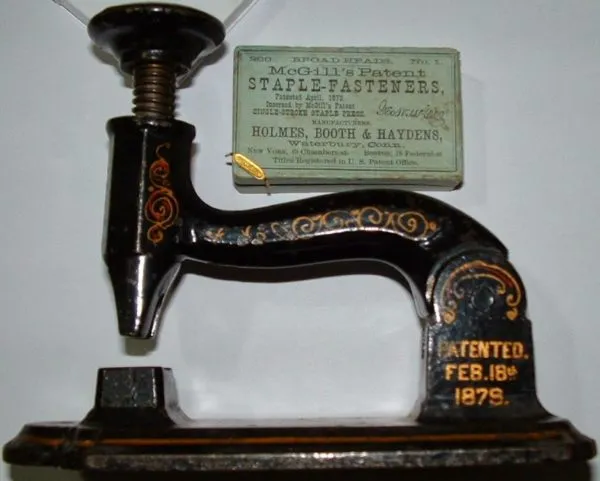 История степлера берет свое начало еще в XVIII веке
