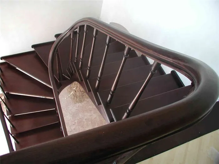 Ступени на лестнице