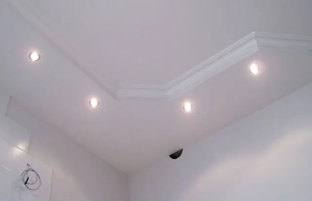короб на потолке из гипсокартона с подсветкой
