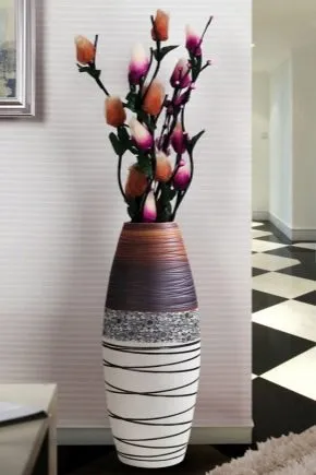 Декорирование вазы деревянными срезами