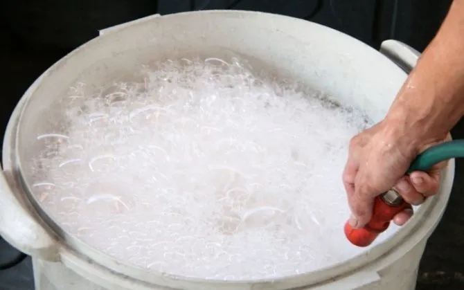 Как отмыть бочку от масла для воды?