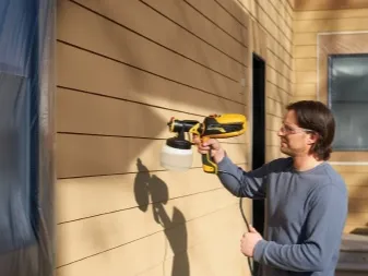 Покраска стен и потолка краскопультом: видео и пошаговая инструкция