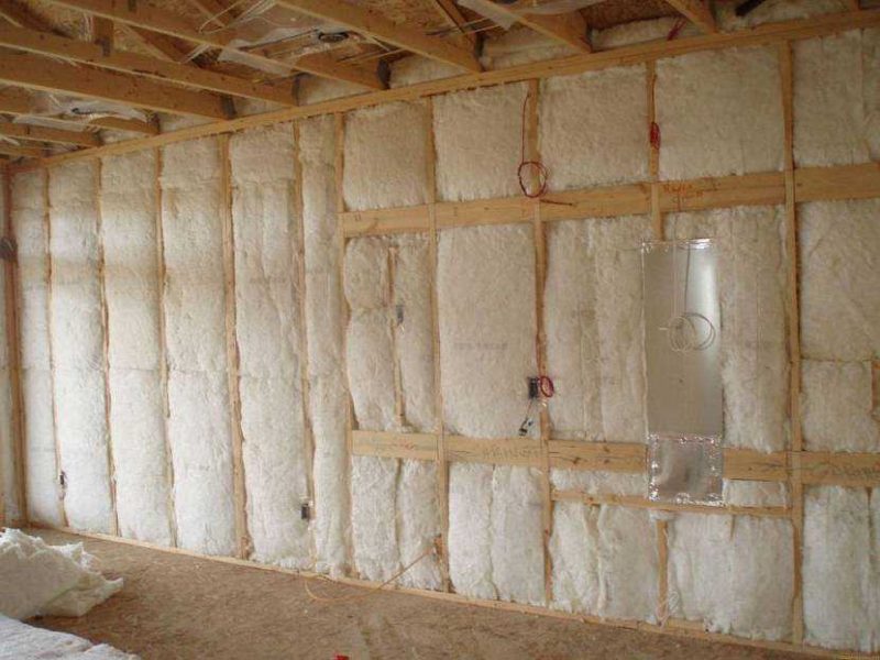 Как утеплить дом из бруса изнутри выбор теплоизоляционных материалов этапы работ по утеплению брусовых стен Утепление дома из бруса изнутри