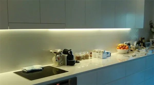 Подсветка кухни светодиодной лентой Какую светодиодную ленту купить для подсветки кухни